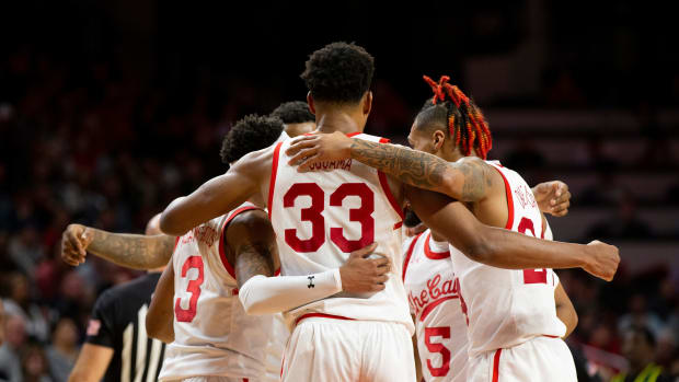 The University of Cincinnati men s basketball team forms a small huddle during the second half of an NCAA men s college basketball game on Saturday, Feb. 11, 2023 at Fifth Third Arena in Cincinnati. The Bearcats defeated the South Florida Bulls 84-65. South Florida Bulls At Cincinnati Bearcats Ncaa Basketball Feb 11