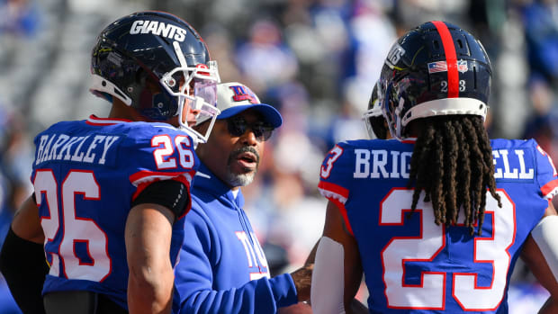 Dec 4, 2022; East Rutherford, New Jersey, USA; New York Giants running backs coach DeAndre Smith talks with running back Saquon Barkley (26) and running back Gary Brightwell (23) prior to the game against the Washington Commanders at MetLife Stadium.