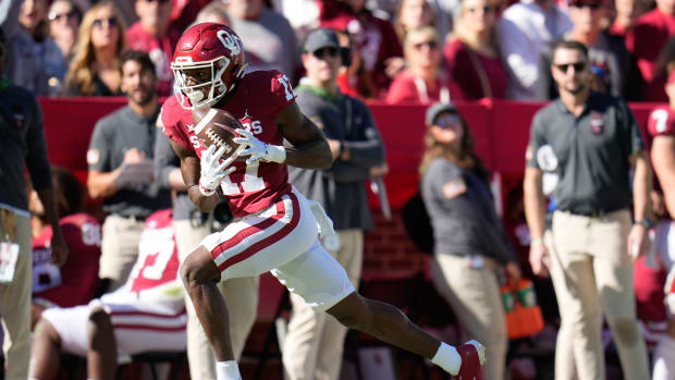 Nov 5, 2022; Norman, Oklahoma, USA; Oklahoma Sooners wide receiver Marvin Mims (17) makes a touchdown catch against the Baylor Bears during the first half at Gaylord Family-Oklahoma Memorial Stadium. Mandatory Credit: Chris Jones-USA TODAY Sports