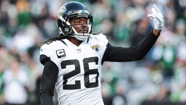Jaguars cornerback Shaquill Griffin signed a one-year deal with the Texans.