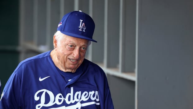 Men Max Muncy LA Dodgers New 2023 Season Baseball Shirt Fanmade