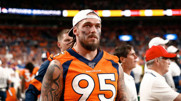 Derek Wolfe on the sidelines for the Broncos.