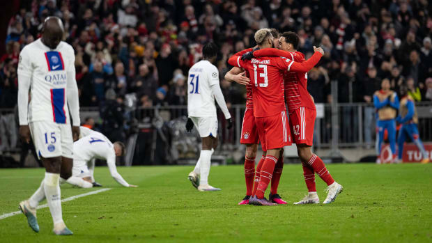 Bayern celebrates a goal vs. PSG.