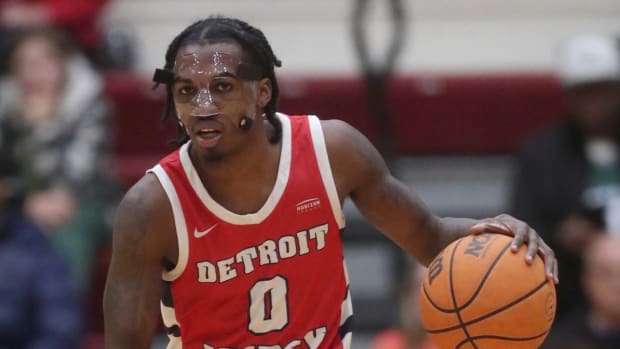 Detroit Mercy’s Antoine Davis dribbles the ball during a game in 2023.