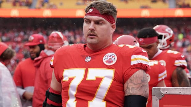 Chiefs offensive lineman Andrew Wylie looks on while on the sidelines during a game.