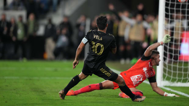 Gol de Carlos Vela para poner el 1-2 en el duelo del LAFC ante Alajuelense en la Concachampions