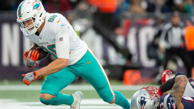 Ex-Dolphins-tight-end-Mike-Gesicki-agree-to-1-year-deal-with-Patriots