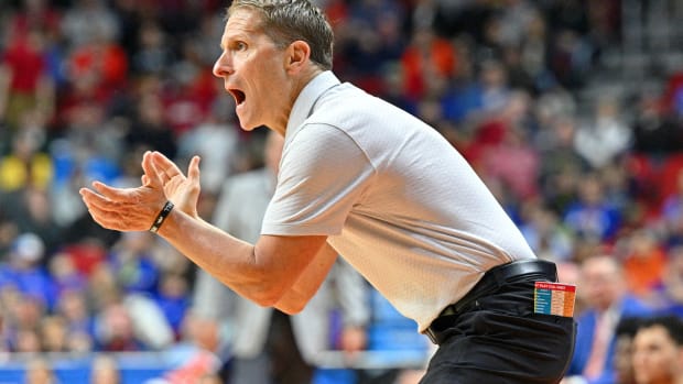 Mar 16, 2023; Des Moines, IA, USA; Arkansas Razorbacks head coach Eric Musselman instructs his team against the Illinois Fighting Illini during the first half at Wells Fargo Arena. Mandatory Credit: Jeffrey Becker-USA TODAY Sports