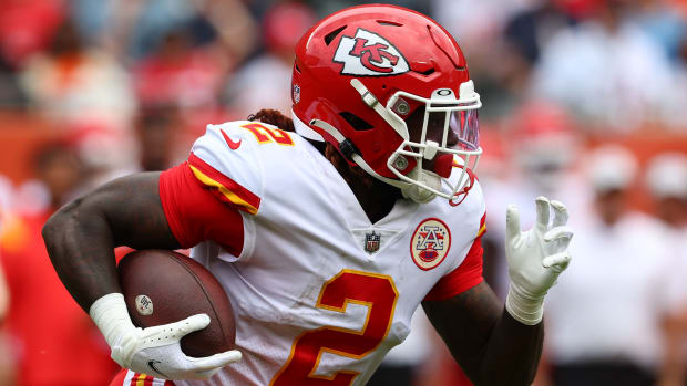 Chiefs running back Ronald Jones (2) rushes the ball during a first half of a game against the Bears.