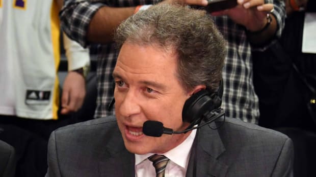 TNT announcer Kevin Harlan does play-by-play for a Lakers-Clippers game in 2019.