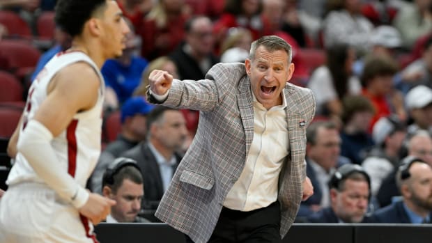Mar 24, 2023; Louisville, KY, USA; Alabama Crimson Tide head coach Nate Oats during the second half of the NCAA tournament round of sixteen against the San Diego State Aztecs at KFC YUM! Center. Mandatory Credit: Jamie Rhodes-USA TODAY Sports