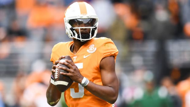 Tennessee quarterback Hendon Hooker (5) looks for an open receiver during the NCAA college football game against Missouri on Saturday, November 12, 2022 in Knoxville, Tenn. Ut Vs Missouri