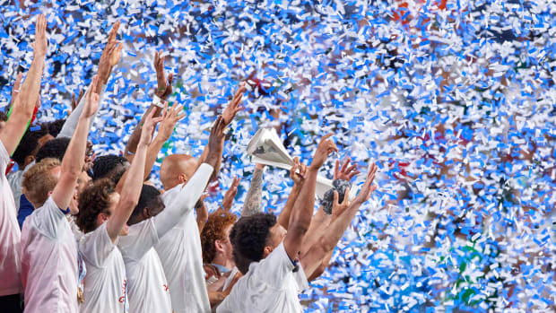 The USMNT celebrating the Nations League title.