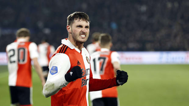 Santiago Giménez marcó gol con el Feyenoord ante el Ajax en la semifinal de la Copa de Países Bajos