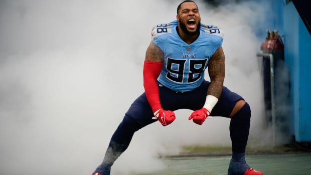 Tennessee Titans defensive tackle Jeffery Simmons (98) gets the team hyped up before facing the Kansas City Chiefs at GEHA Field at Arrowhead Stadium Sunday, Nov. 6, 2022, in Kansas City, Mo. Nfl Tennessee Titans At Kansas City Chiefs