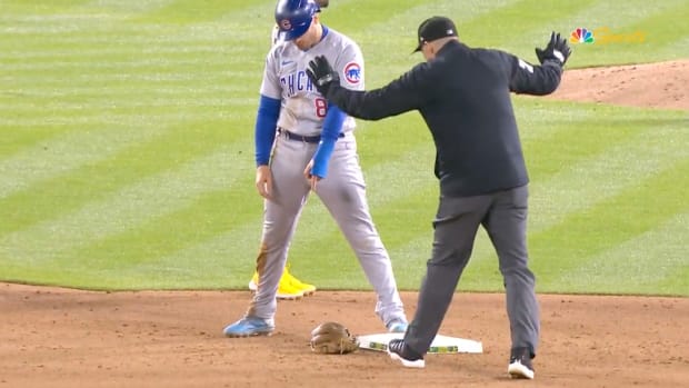 Cubs’ Ian Happ Had the Strangest Stolen Base of the MLB Season After Basically Stealing the Fielder’s Glove