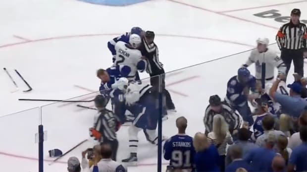 Lightning’s Steven Stamkos, Maple Leafs’ Auston Matthews Brawl in Game 3