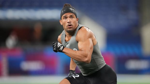 Illinois safety Sydney Brown runs through drills at the 2023 NFL Combine