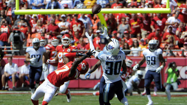 Jason McCourty intercepts a pass against the Chiefs in 2014.