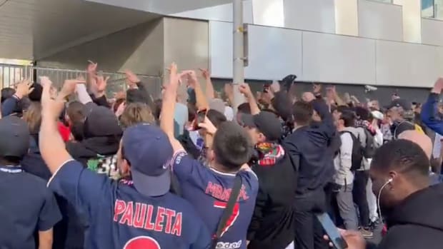 Fans del PSG gritan en contra de Messi