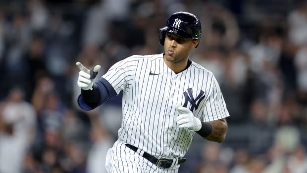Yankees outfielder Aaron Hicks left Tuesday night's game with a hip injury.