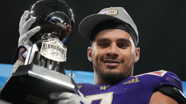 Dec 29, 2022; San Antonio, Texas, USA; Washington Huskies defensive lineman Bralen Trice (8) holds the most valuable defensive player trophy after the 2022 Alamo Bowl against the Texas Longhorns at Alamodome. Mandatory Credit: Kirby Lee-USA TODAY Sports