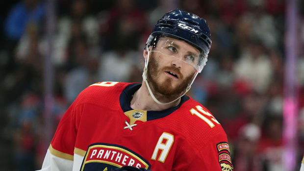 NHL Fans All Have Same Complaint About Panthers’ Stanley Cup Final Jersey