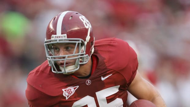 Alabama Crimson Tide tight end Preston Dial (85) carries the ball in the game against the Florida International at Bryant Denny Stadium.