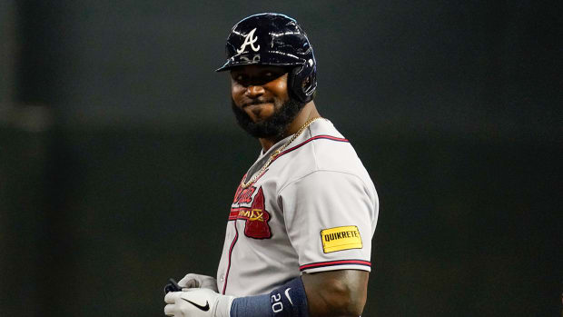 Braves’ Marcell Ozuna looks back toward the dugout after driving in a run against the Diamondbacks during the fourth inning.
