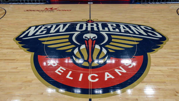 Pelicans Court Logo