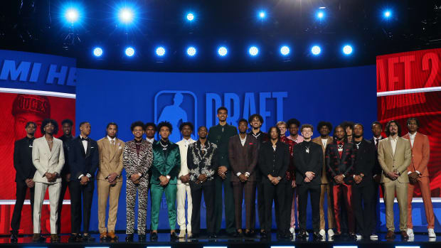 The 2023 NBA draft class poses for photos on stage before the first round of the 2023 NBA Draft at Barclays Arena.