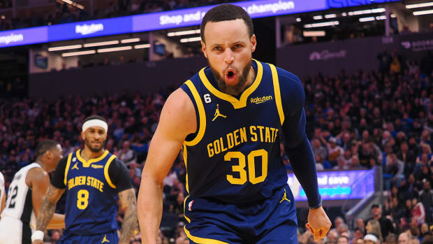 Stephen Curry Boldly Trolls Patrick Mahomes Ahead of ‘The Match’