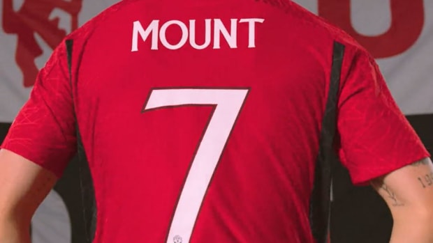 Mason Mount pictured wearing Manchester United's famous no.7 jersey on the day he signed from Chelsea in July 2023