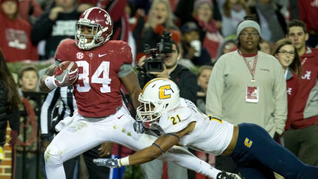 Alabama Crimson Tide running back Damien Harris (34) scores a touchdown against the Chattanooga Mocs at Bryant-Denny Stadium in 2016.