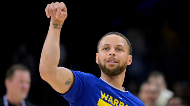 Warriors guard Stephen Curry (30) warms up prior to game six of the 2023 NBA playoffs.