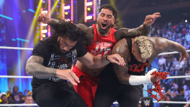 Jey Uso strikes Roman Reigns and Solo Sikoa on SmackDown