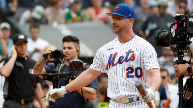 The New York Mets do not plan on trading Pete Alonso, according to a report.