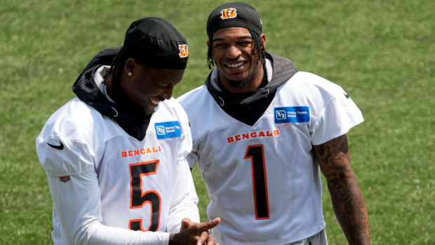Bengals wide receivers Tee Higgins (left) and JaMarr Chase laugh together during a workout