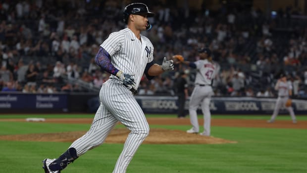 Yankees’ Boone Says Giancarlo Stanton Is Healthy After Troubling Baserunning