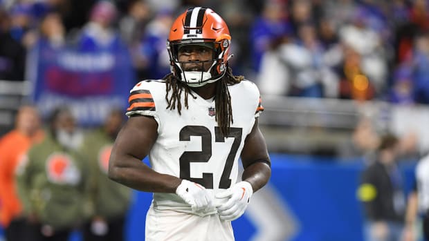 Browns running back Kareem Hunt (27) during pre-game warmups before their game against the Buffalo Bills.
