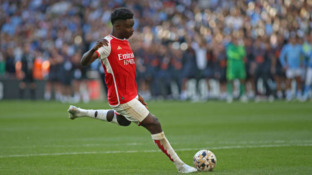 Bukayo Saka taking a penalty kick