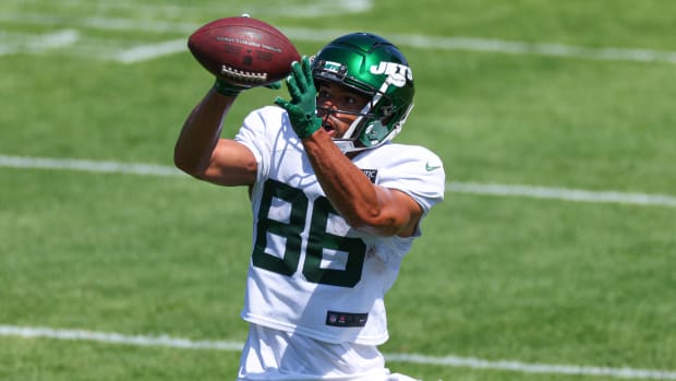 Jets' WR Malik Taylor (86) makes a catch at Training Camp in Florham Park