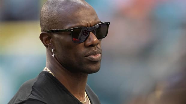 Former NFL wide receiver Terrell Owens stands on the Jackson State University sideline during the Orange Blossom Classic between Florida A&M University and Jackson State University at Hard Rock Stadium in Miami Gardens, Fla. Sunday, Sept. 5, 2021. Orange Blossom Classic 090521 Ts 4182