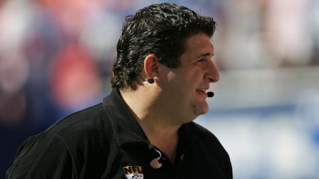 Oct 8, 2006 East Rutherford, NJ, USA : Fox analyst Tony Siragusa prior to a game between the New York Giants and Washington Redskins at Giants Stadium in East Rutherford, NJ.