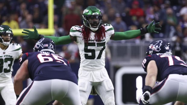 New York Jets LB C.J. Mosley lines up on defense