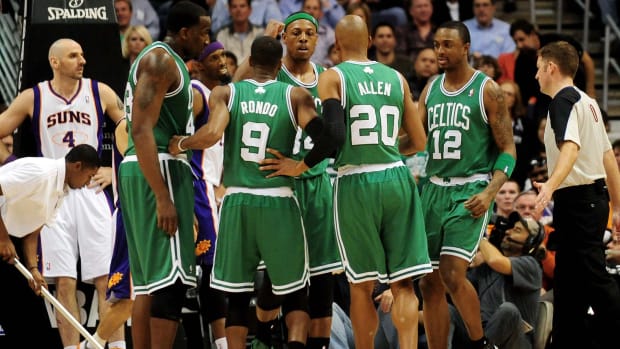 Celtics teammates Kendrick Perkins (34), Rajon Rondo (9), Ray Allen (20), Von Wafer (12) and Paul Pierce (34) huddle on the court during a game.