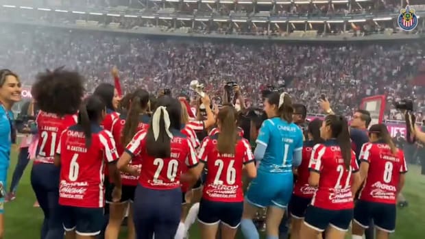 Chivas Women's lap of honour after 2022 Clausura title