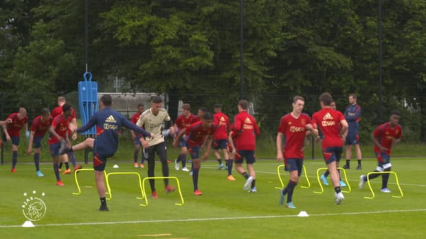 New Ajax coach leads first training session of 2022-23