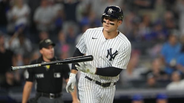 New York Yankees 1B Anthony Rizzo flips bat