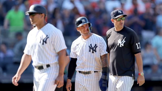New York Yankees 2B Gleyber Torres walks off field with injury